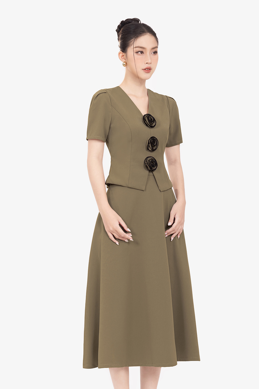 Áo kiểu công sở màu nâu phối hoa