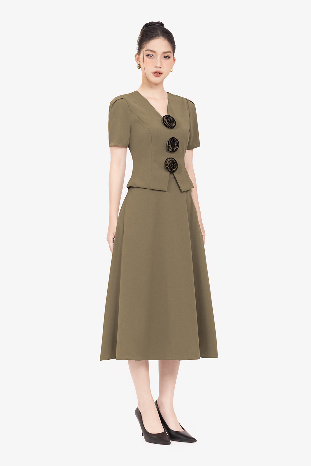 Áo kiểu công sở màu nâu phối hoa