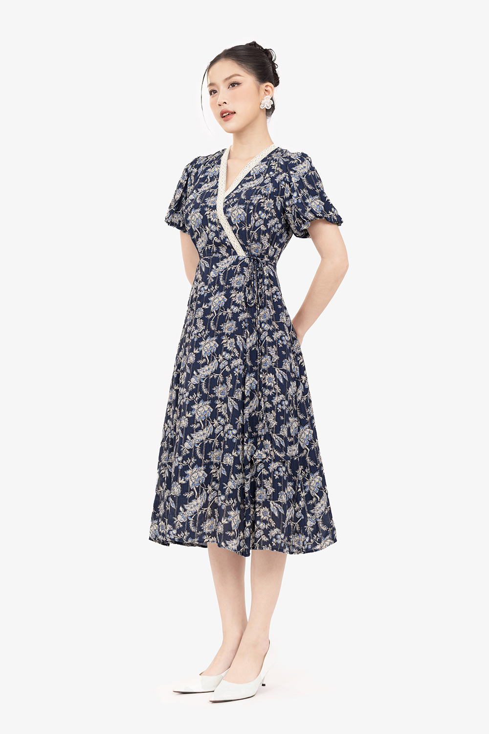 Đầm hoa dáng xòe cổ V viền đăng ten