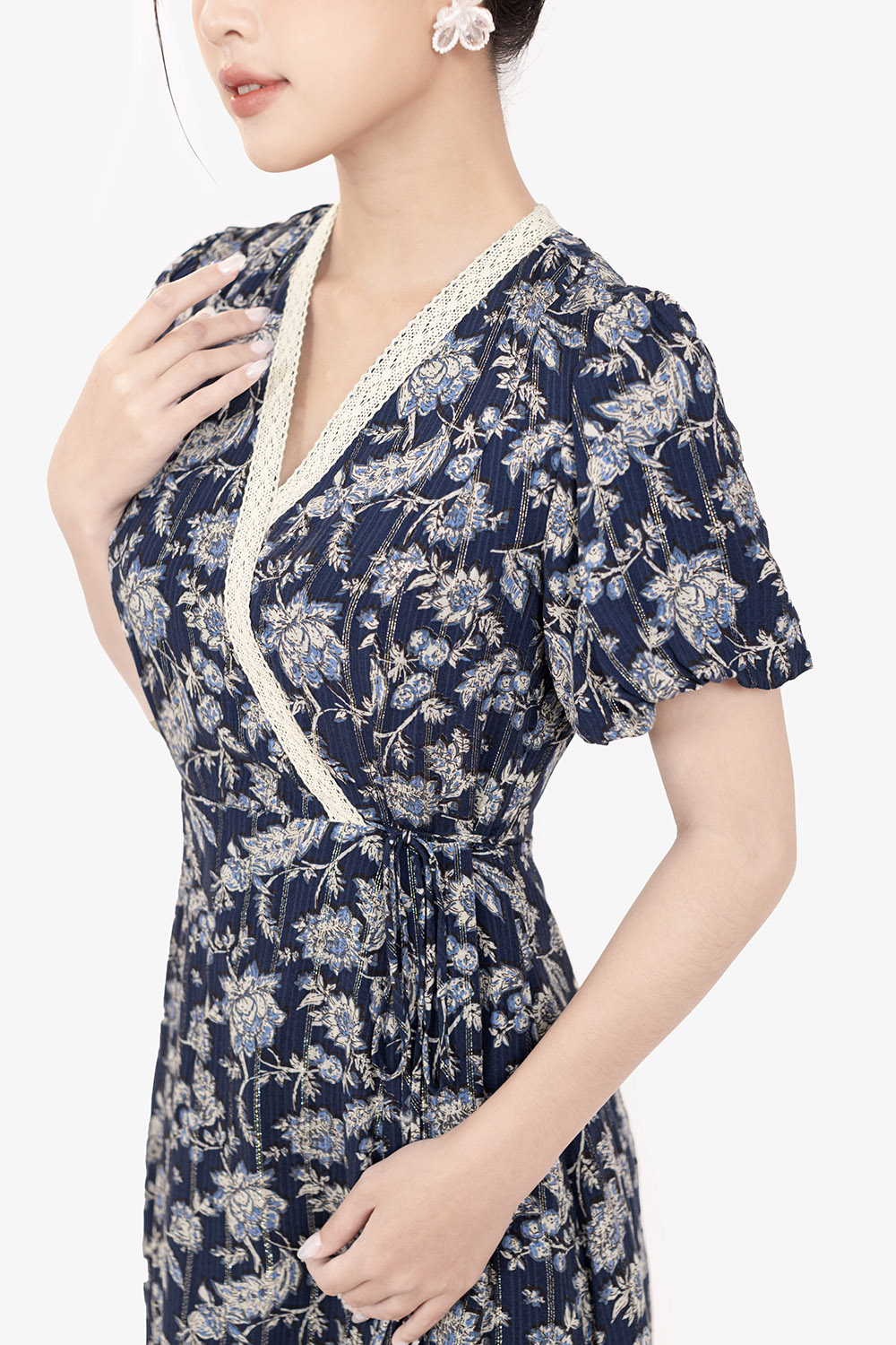 Đầm hoa dáng xòe cổ V viền đăng ten