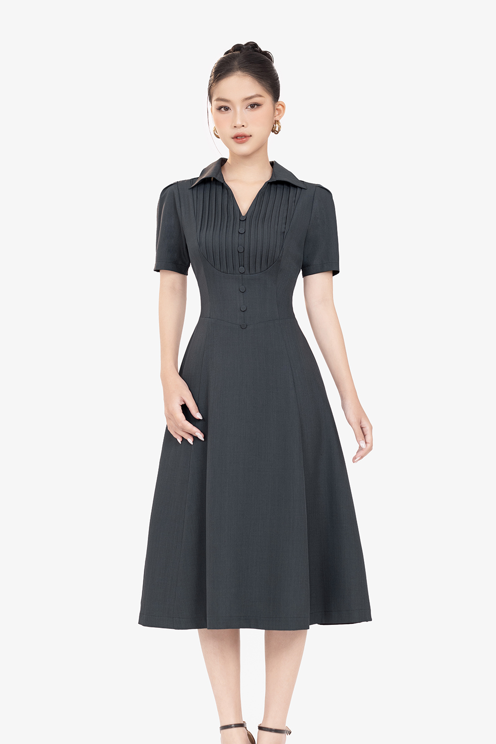 Đầm sơ mi xám xếp ly ngực dáng chữ A