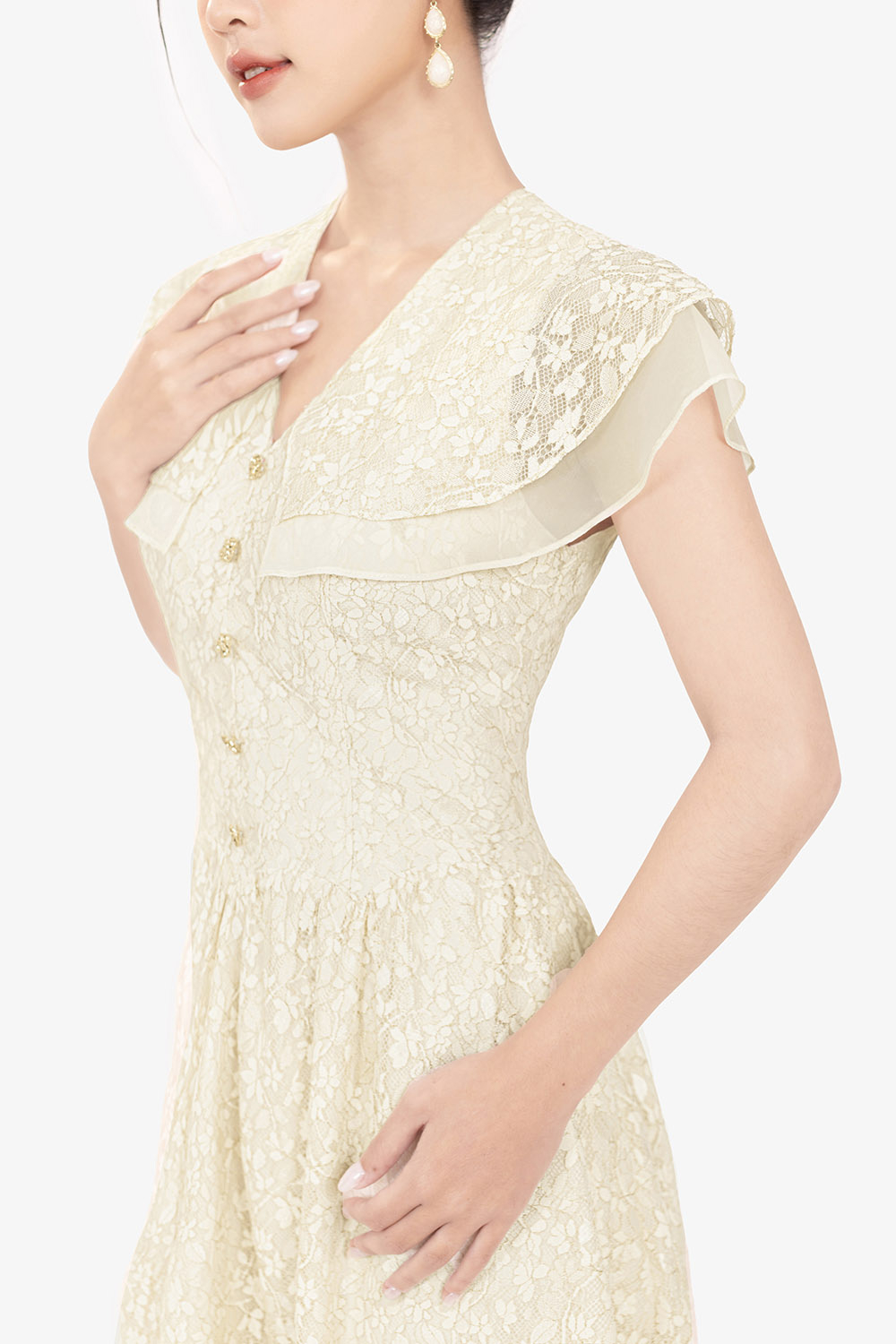 Đầm ren dự tiệc tay cánh tiên