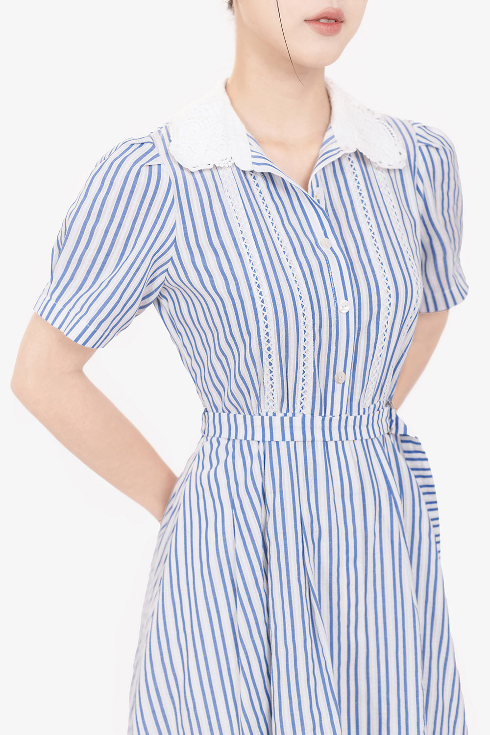 Đầm xòe sơ mi cổ trắng kẻ sọc xanh