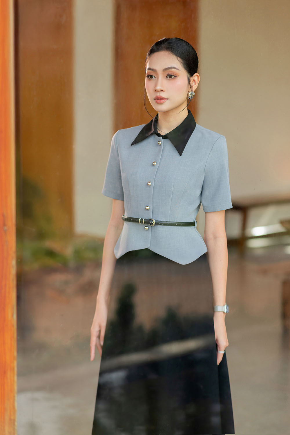 Áo công sở peplum cổ đen phối cúc