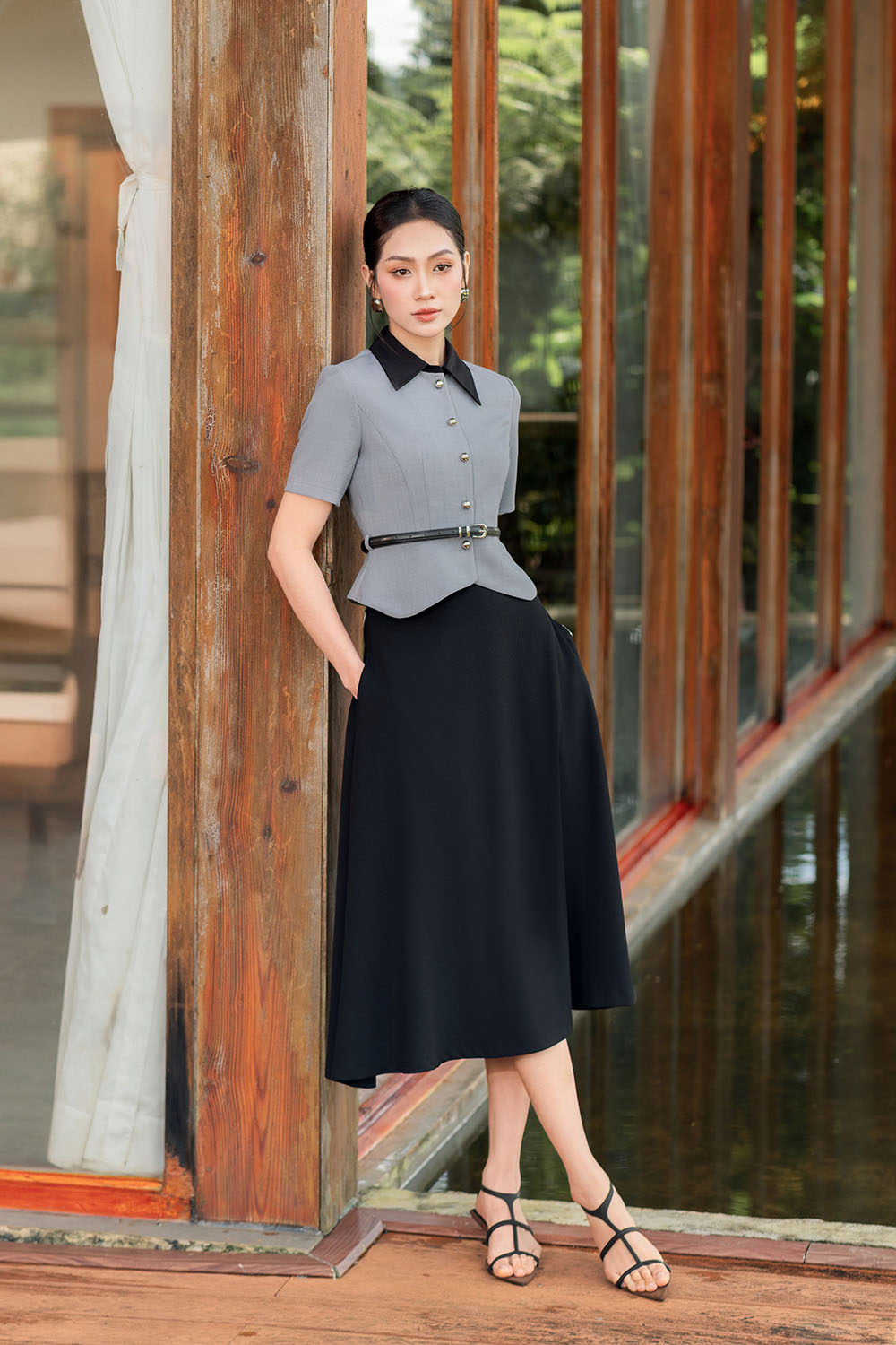 Chân váy midi công sở màu đen dáng xòe