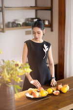 Đầm đen dáng xòe đính hoa