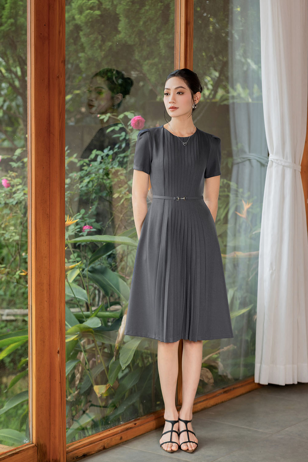 Đầm xòe công sở cổ tròn xếp ly thân trước KK179-01