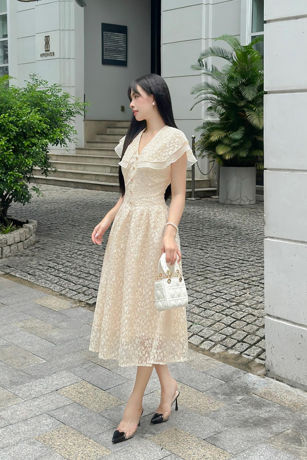 Đầm ren dự tiệc tay cánh tiên