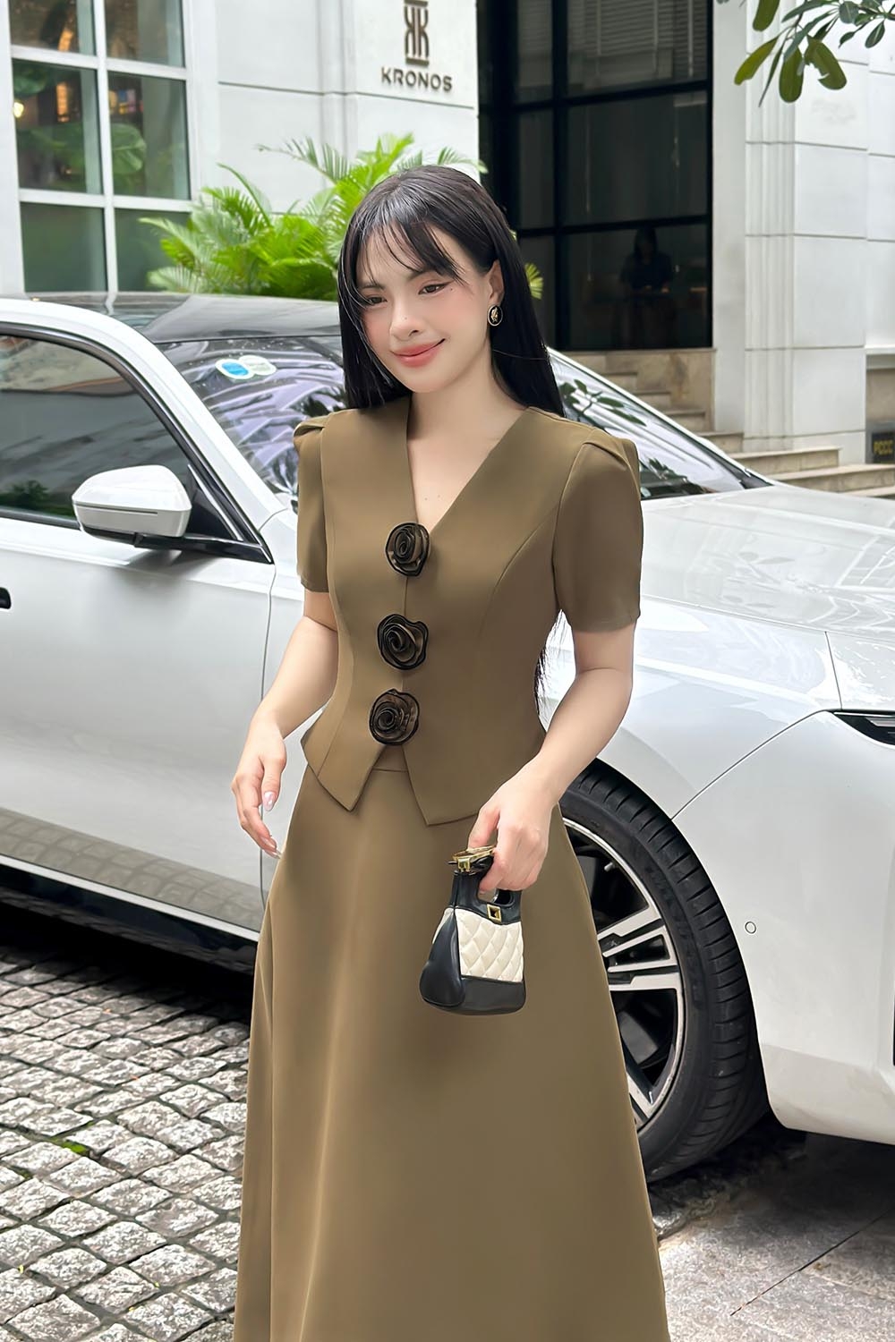 Áo kiểu công sở màu nâu phối hoa