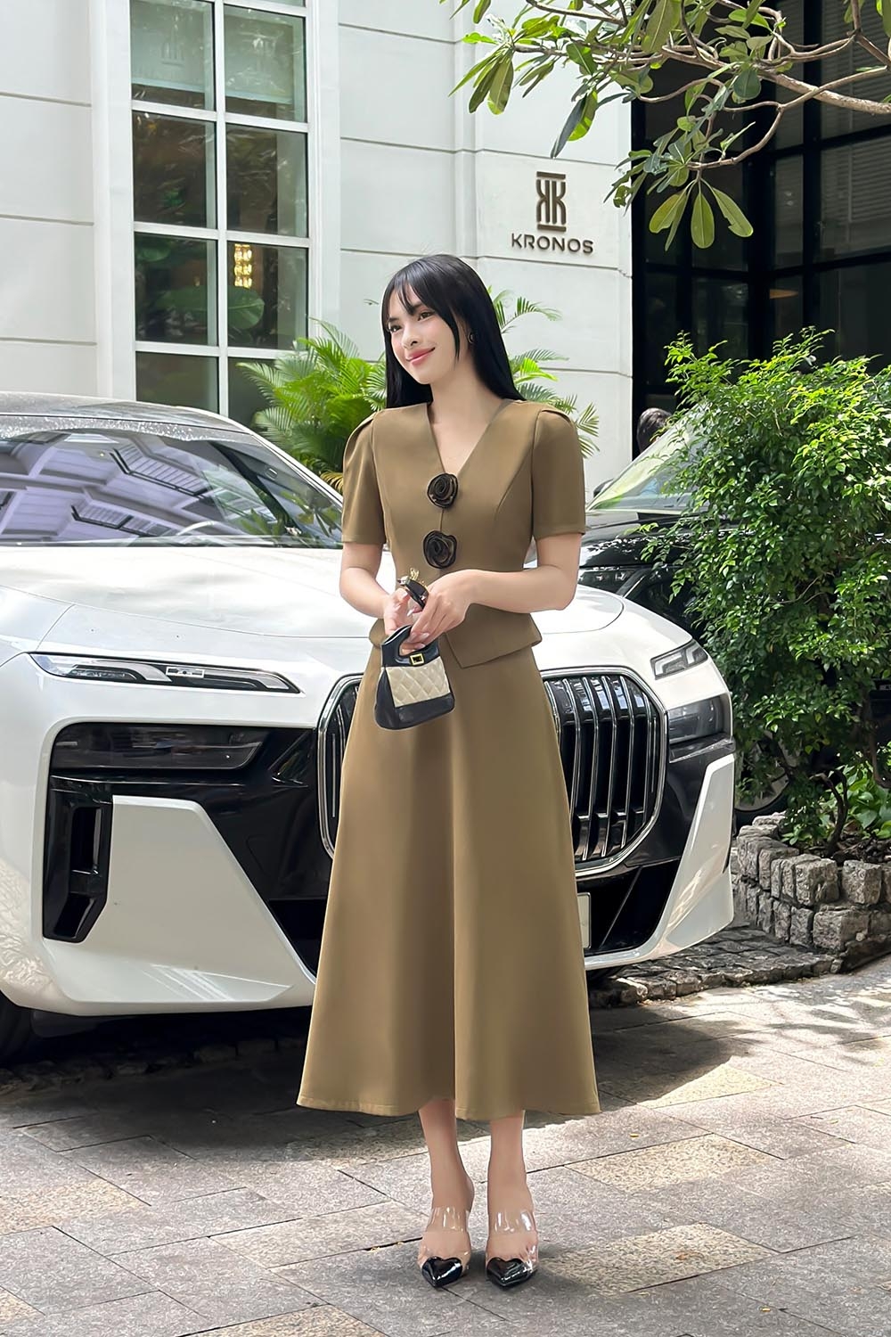 Áo kiểu công sở màu nâu phối hoa