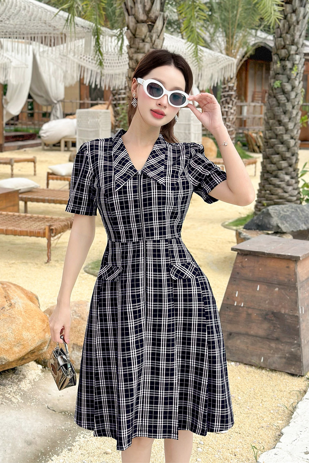 Đầm công sở caro cổ sen nhọn dáng xòe