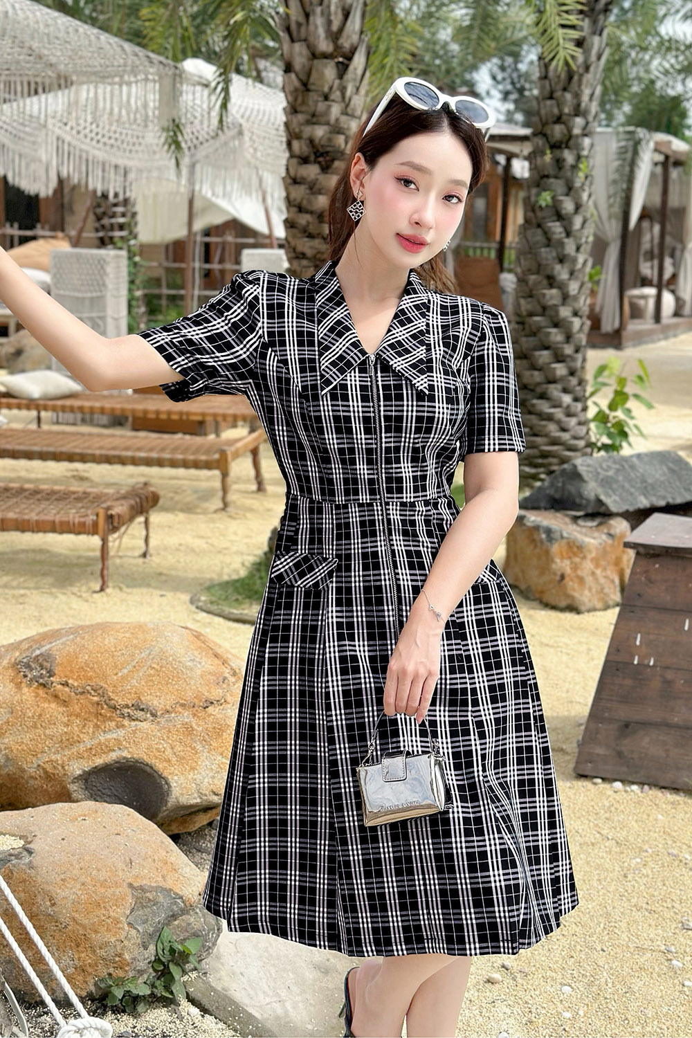 Đầm công sở caro cổ sen nhọn dáng xòe