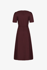 Đầm đỏ dáng chữ A xòe kèm thắt lưng