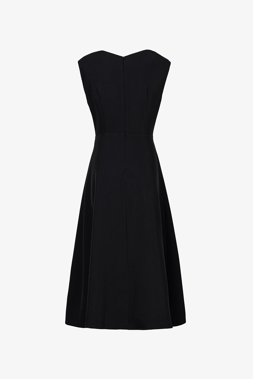 Đầm đen dáng xòe đính hoa