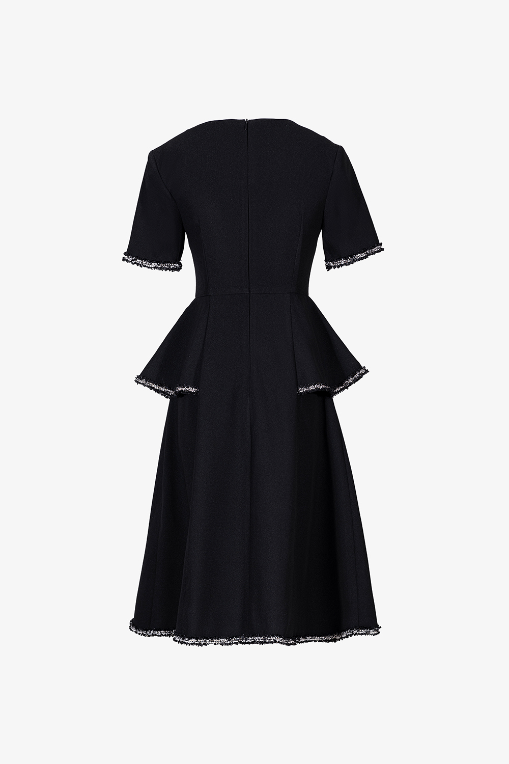 Đầm đen peplum dáng xòe phối viền