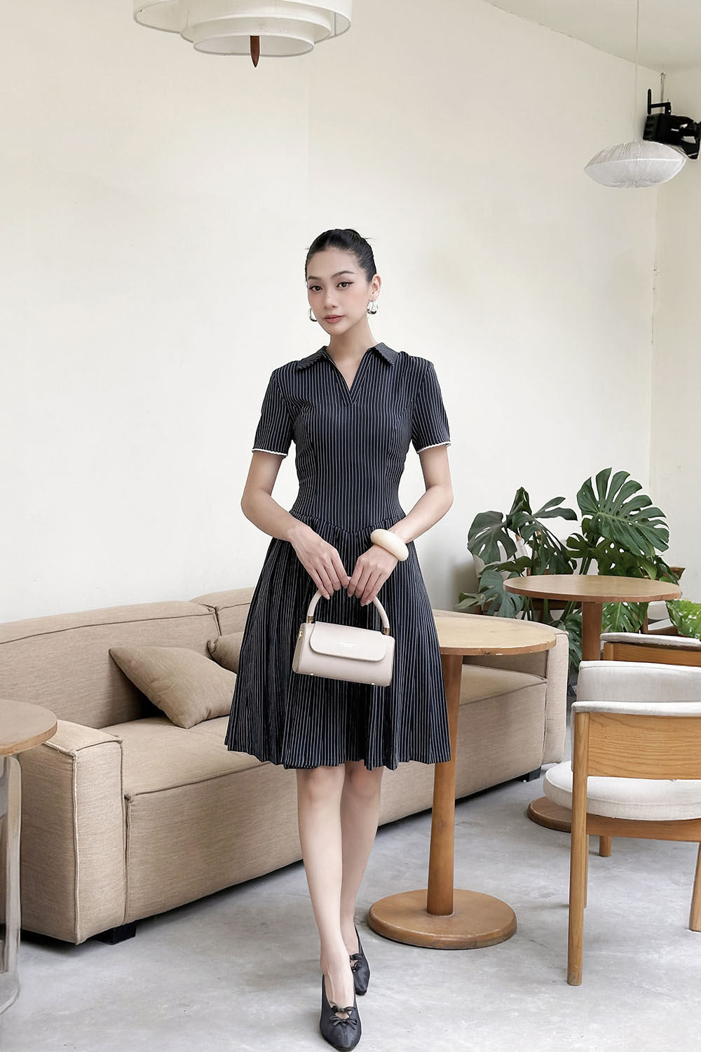 Đầm kẻ sọc dáng xòe xếp ly cổ sơ mi