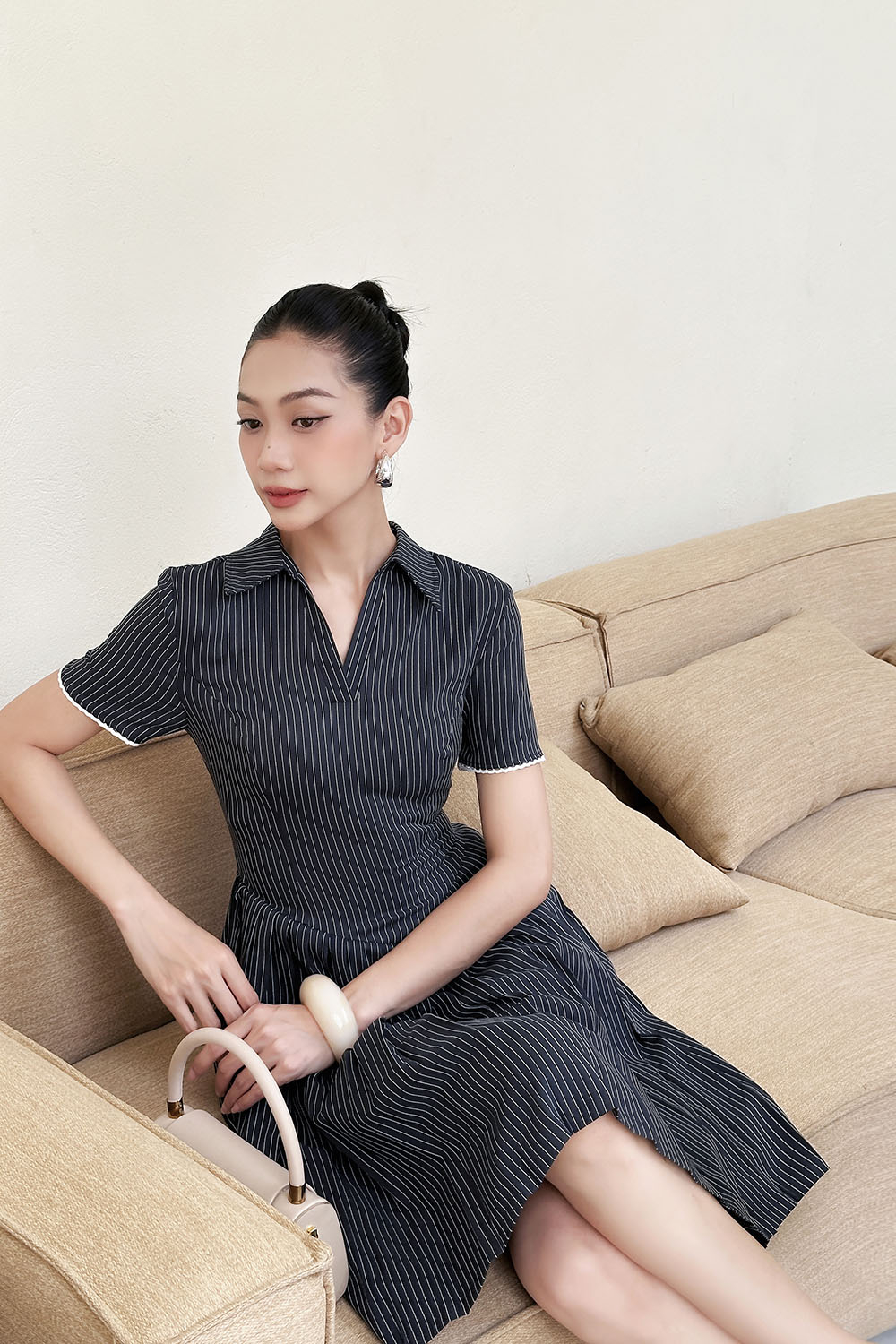 Đầm kẻ sọc dáng xòe xếp ly cổ sơ mi