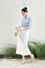 Chân váy trắng suông dáng dài