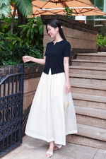 Áo thun gân phối nút màu xanh đen