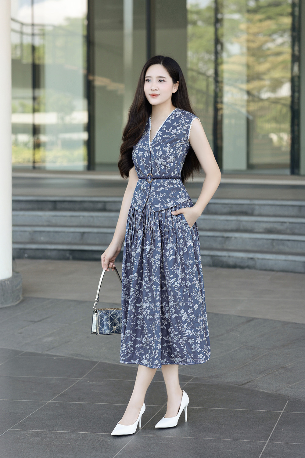 Áo kiểu nữ hoa cổ V phối dây đai