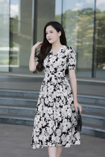 Đầm đen chữ A họa tiết hoa trắng