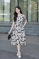 Đầm đen chữ A họa tiết hoa trắng