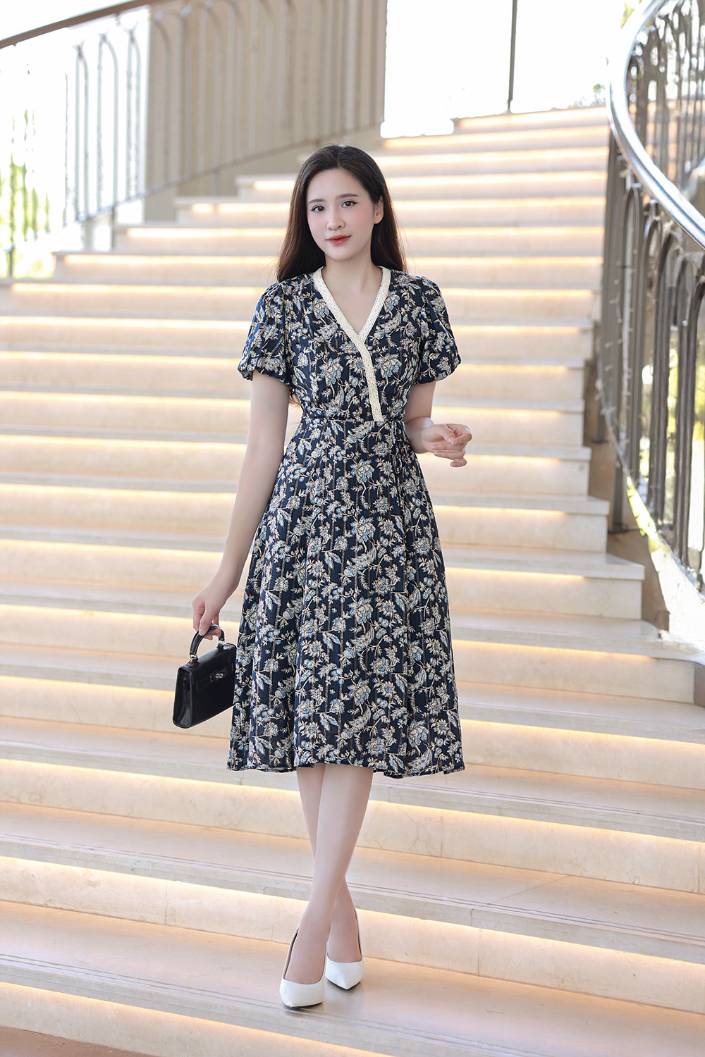 Đầm hoa dáng xòe cổ V viền đăng ten