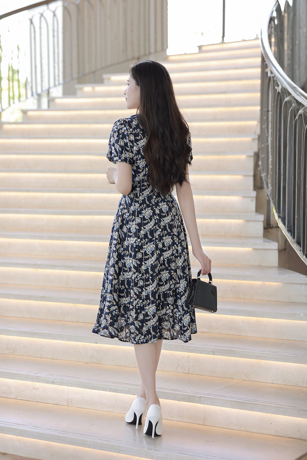 Đầm hoa dáng xòe cổ V viền đăng ten