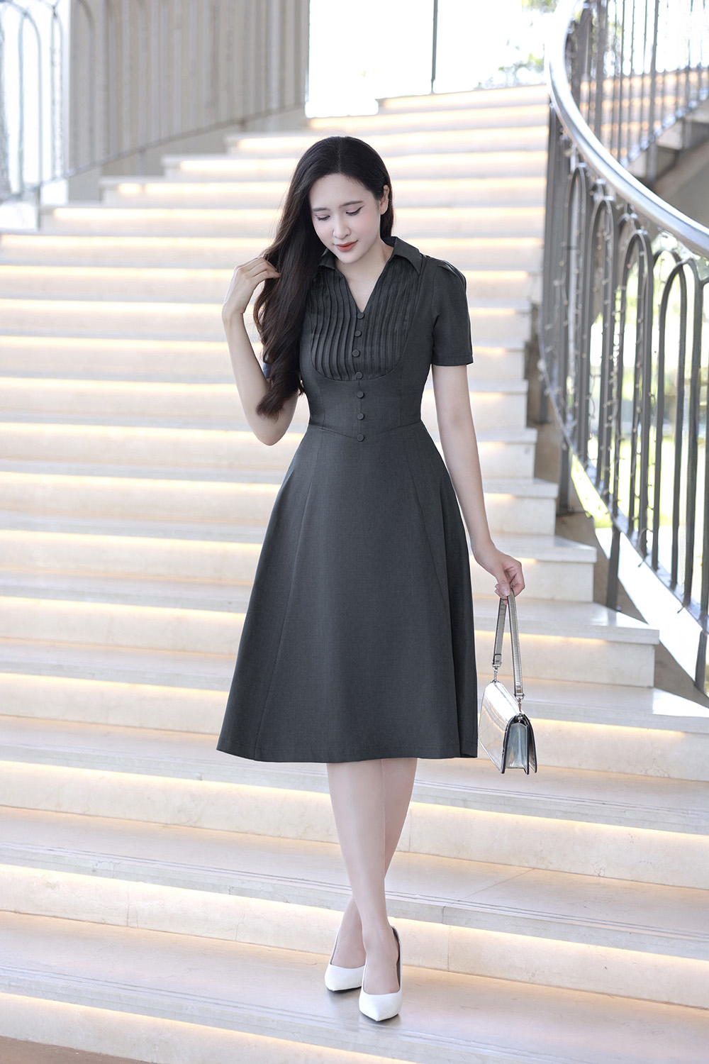 Đầm sơ mi xám xếp ly ngực dáng chữ A