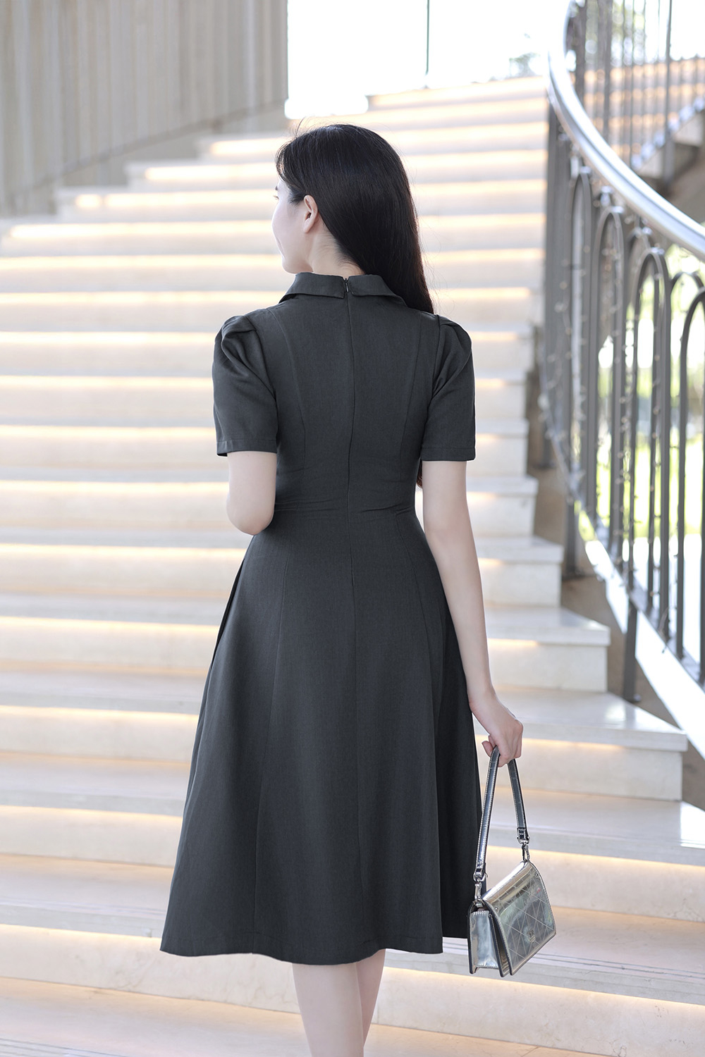 Đầm sơ mi xám xếp ly ngực dáng chữ A