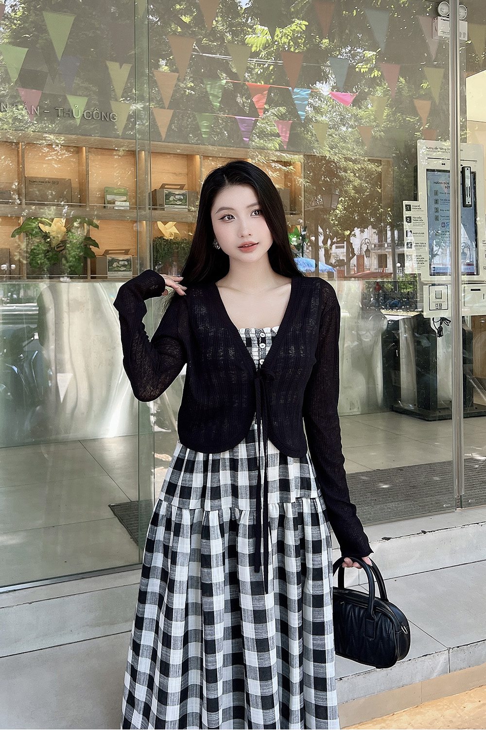 Áo khoác cardigan ngắn màu đen buộc dây