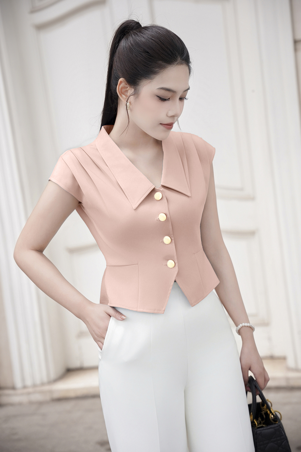 Áo kiểu nữ xếp ly vai màu hồng