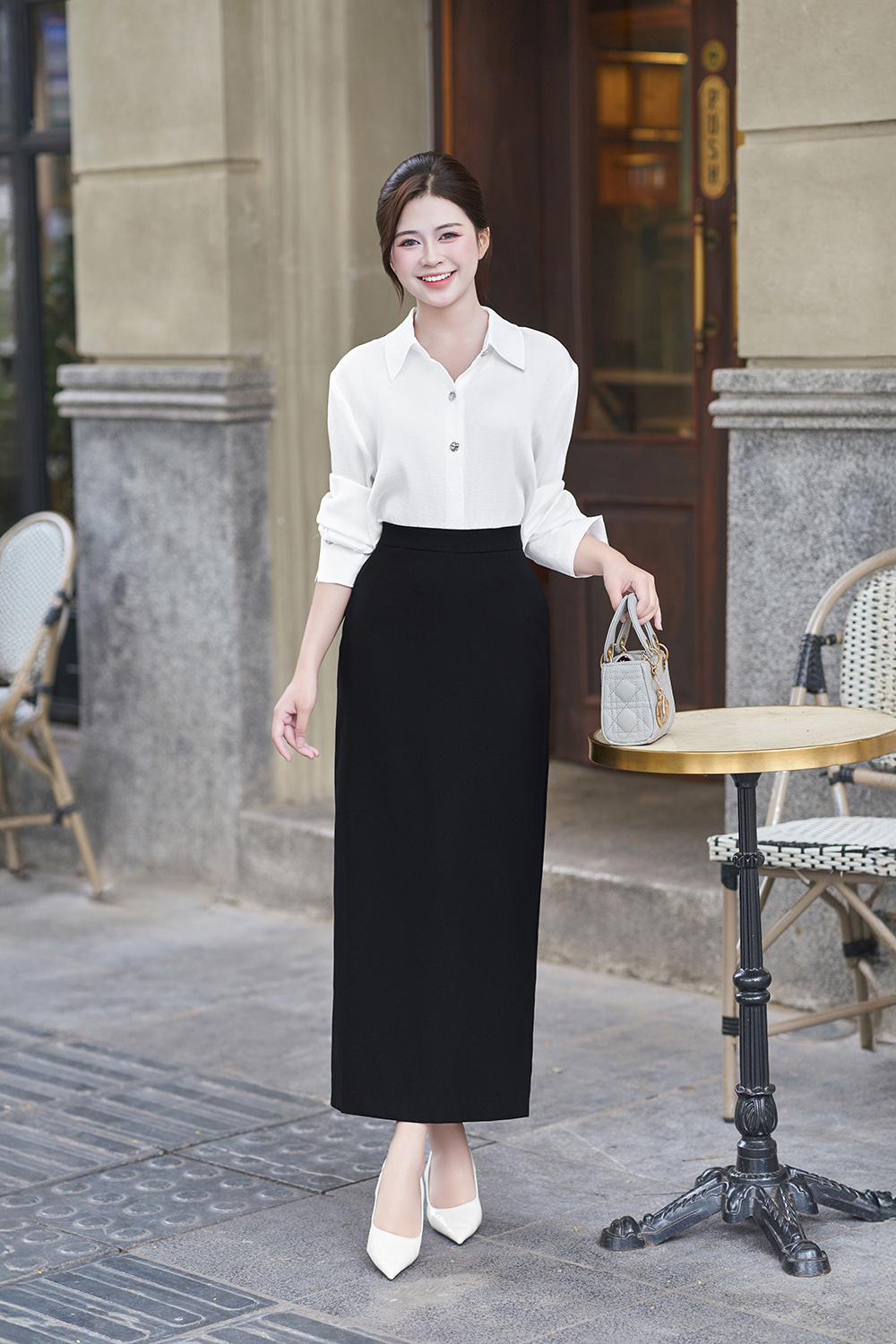 Áo sơ mi trắng dáng suông tay dài