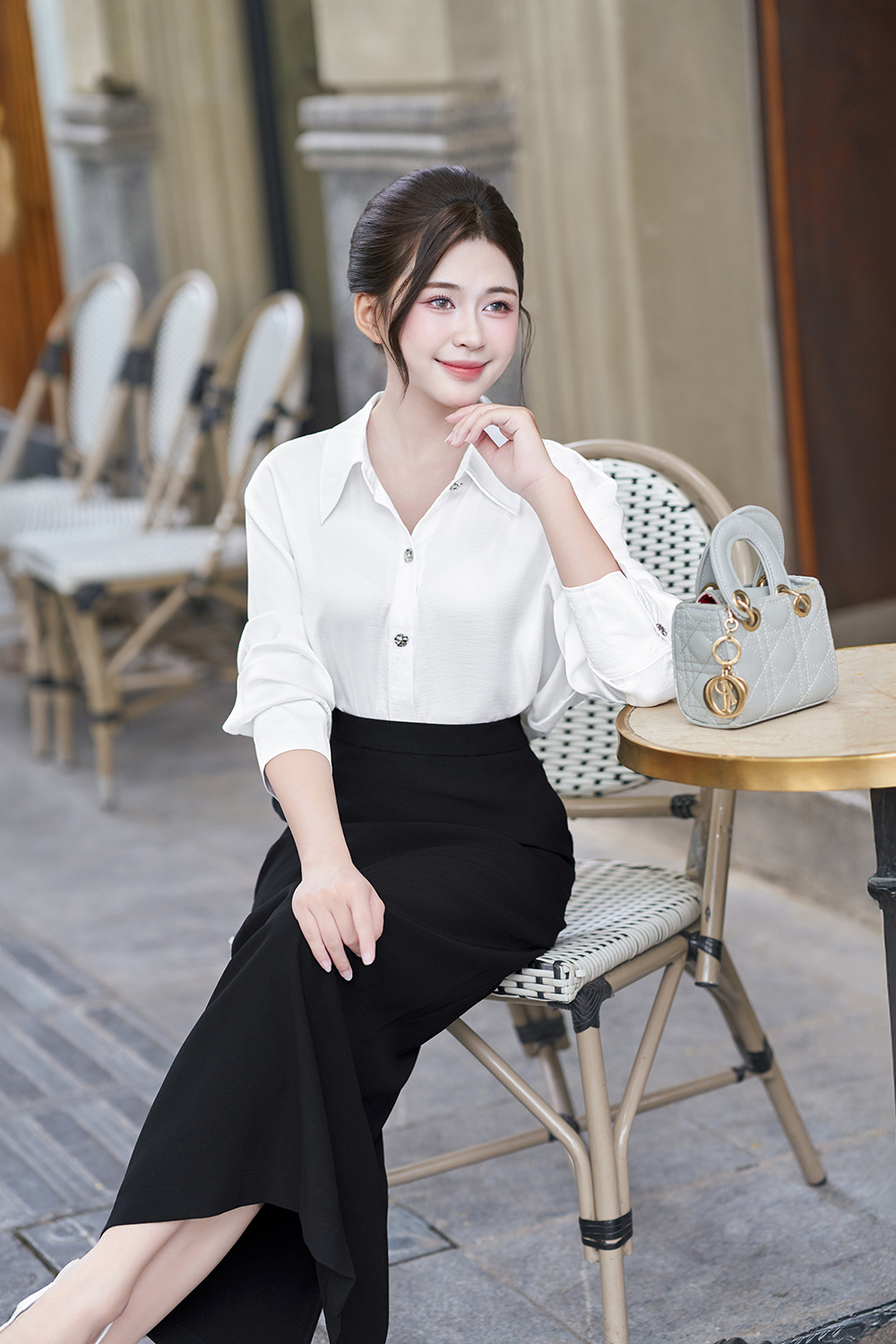 Áo sơ mi trắng dáng suông tay dài