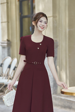 Đầm đỏ dáng chữ A xòe kèm thắt lưng