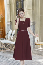 Đầm đỏ dáng chữ A xòe kèm thắt lưng
