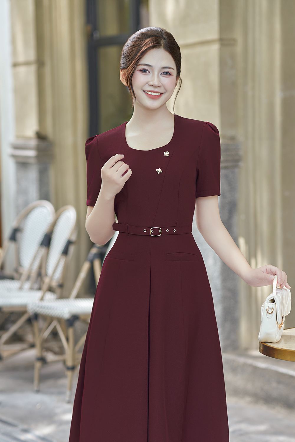 Đầm đỏ dáng chữ A xòe kèm thắt lưng