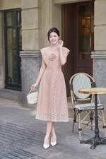 Đầm ren hồng dự tiệc đính hoa