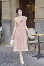 Đầm ren hồng dự tiệc đính hoa