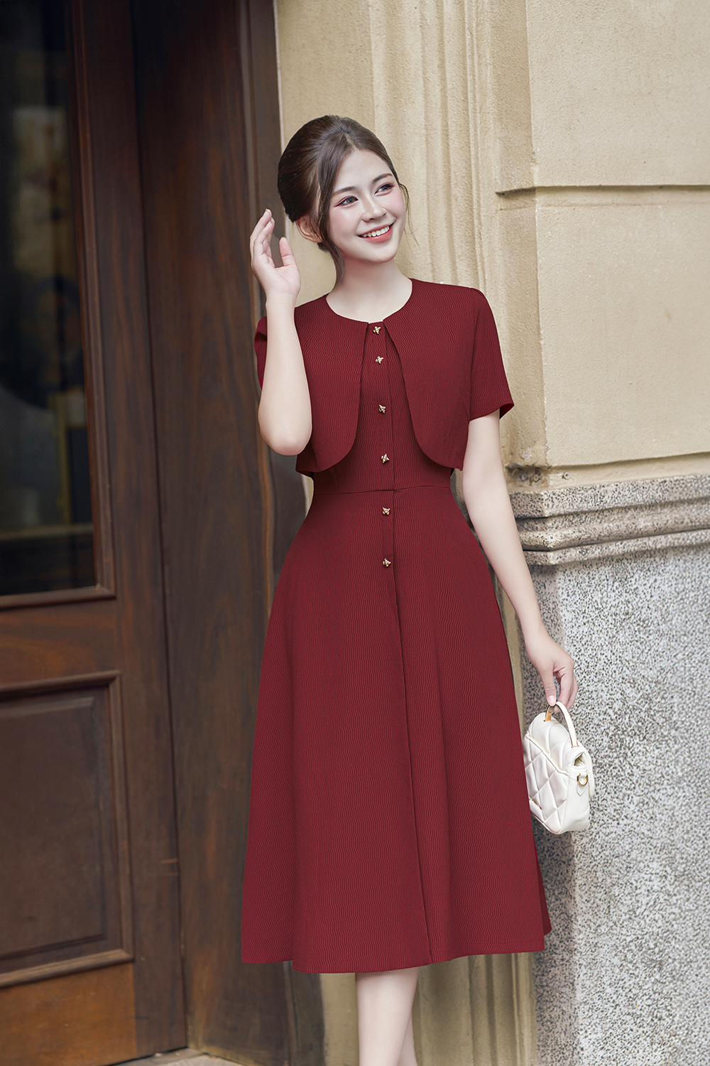 Đầm xòe đỏ cổ tròn phối áo khoác