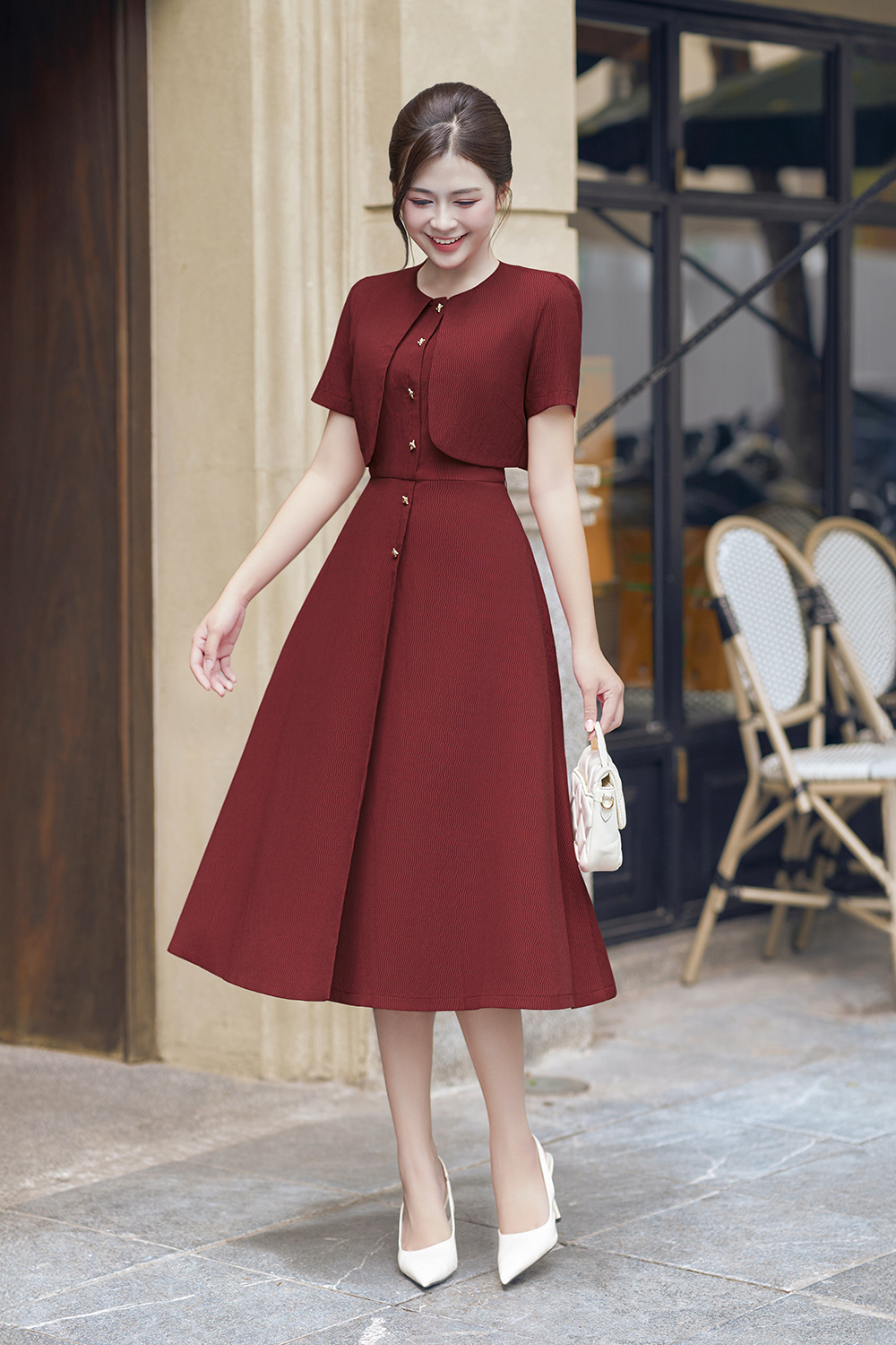 Đầm xòe đỏ cổ tròn phối áo khoác