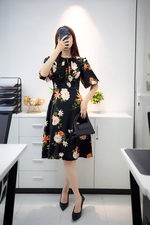 Đầm xòe màu đen họa tiết hoa nhiều màu