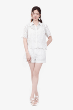 Áo kiểu sơ mi xô thêu màu trắng