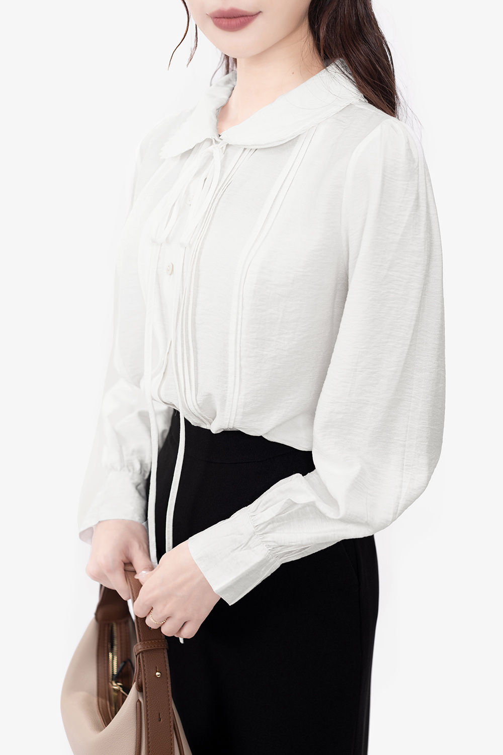 Áo sơ mi trắng cổ sen thắt nơ