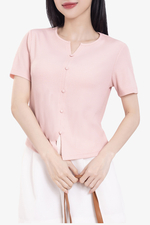 Áo thun gân cotton màu hồng phối nút