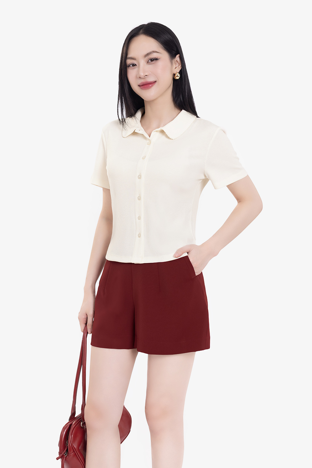 Áo thun gân cotton màu kem cổ sen phối nút