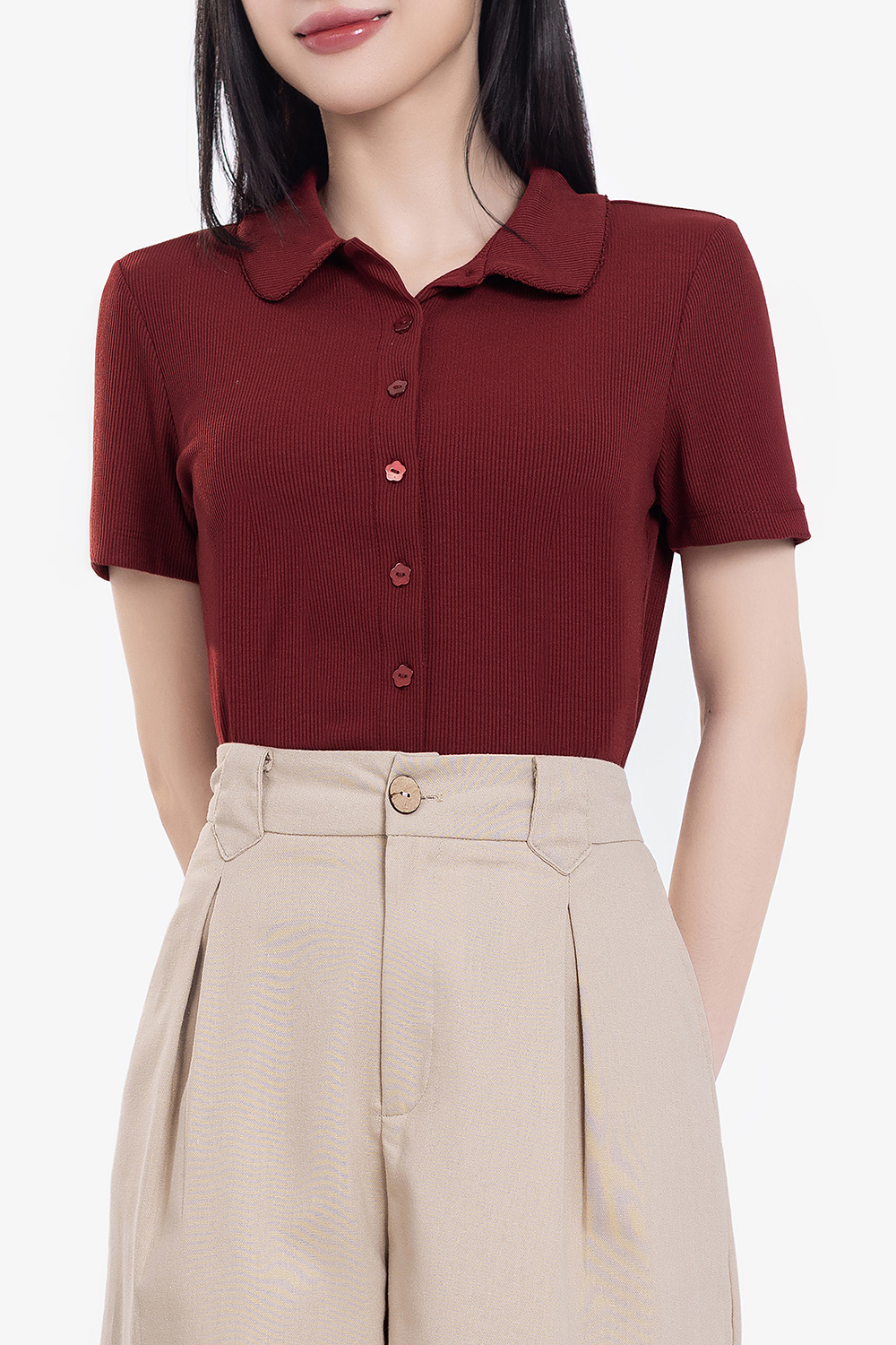 Áo thun gân màu đỏ cổ sen cài cúc trước