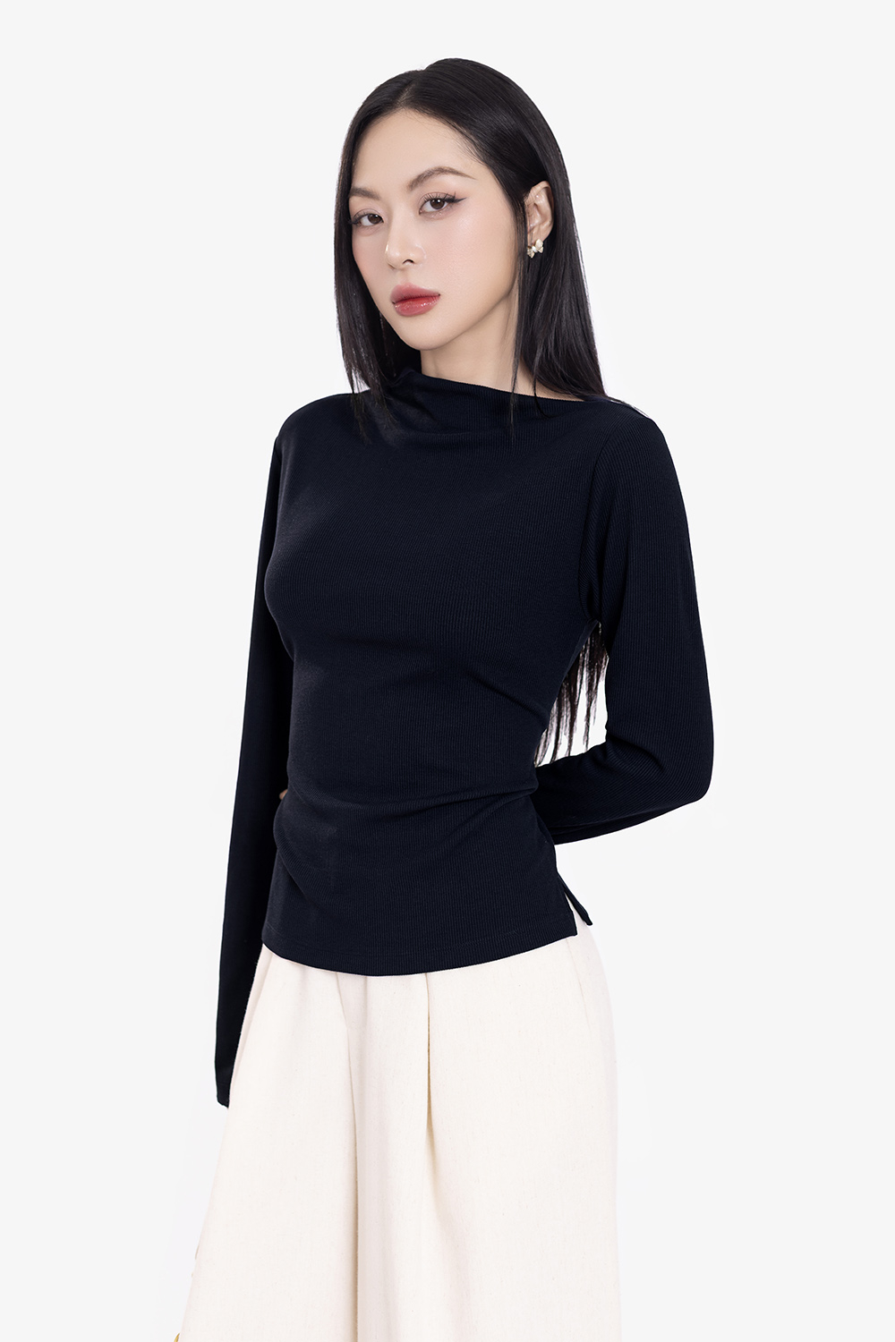 Áo thun nữ ôm tay dài màu xanh đen