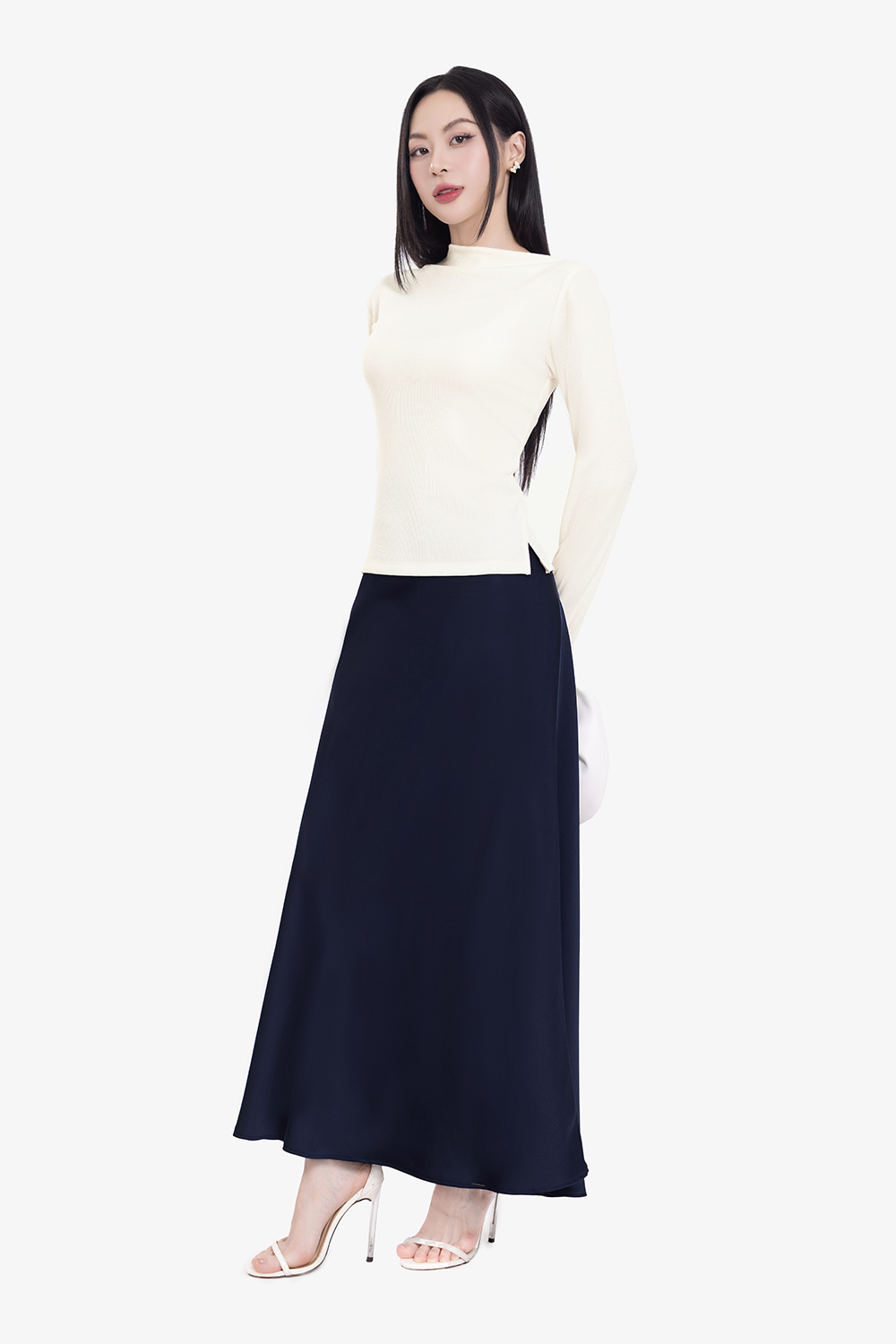 Áo thun ôm tay dài màu kem