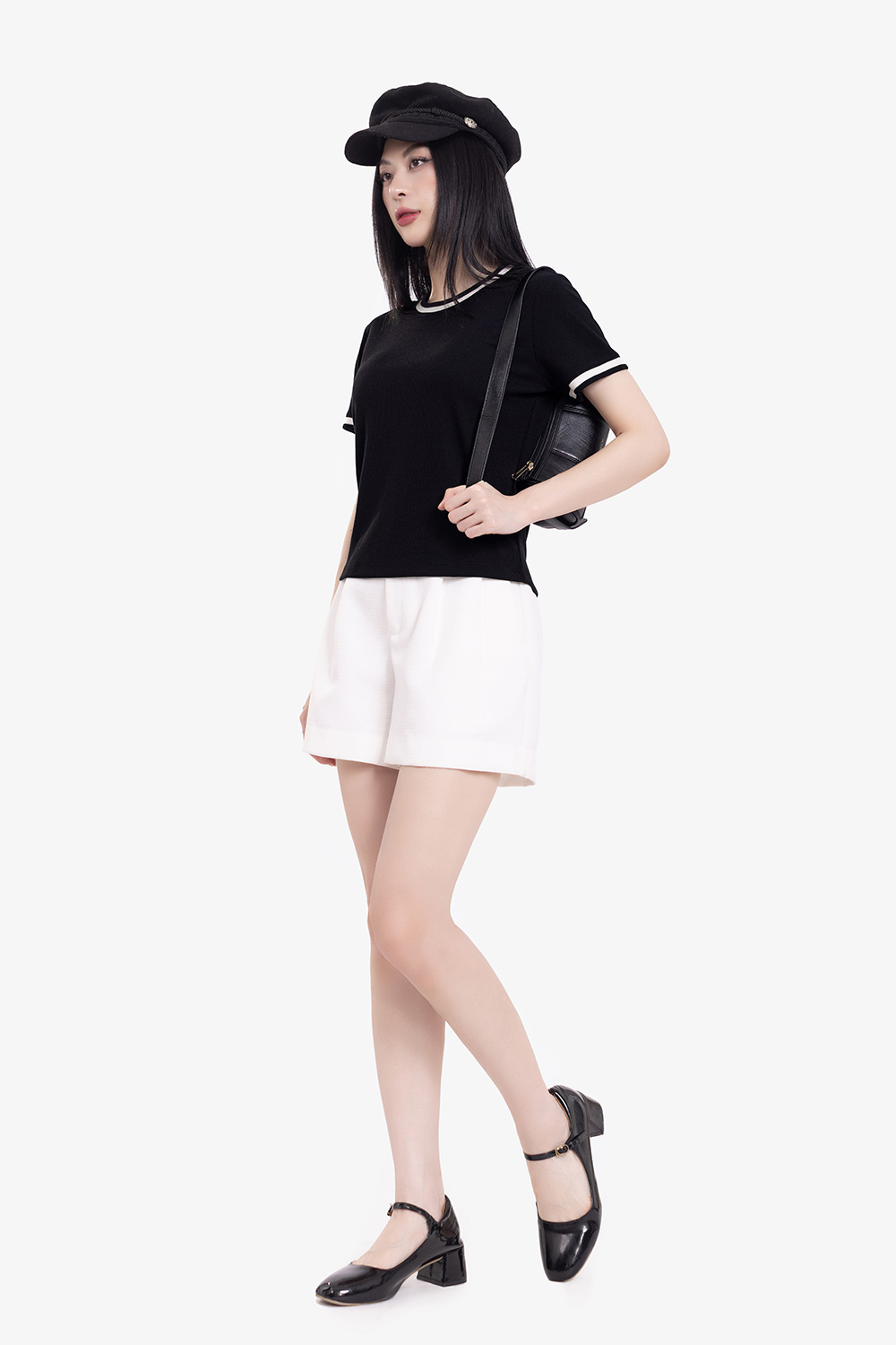 Áo thun gân cotton màu đen viền trắng